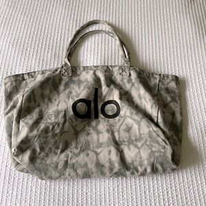 alo yoga tote bag